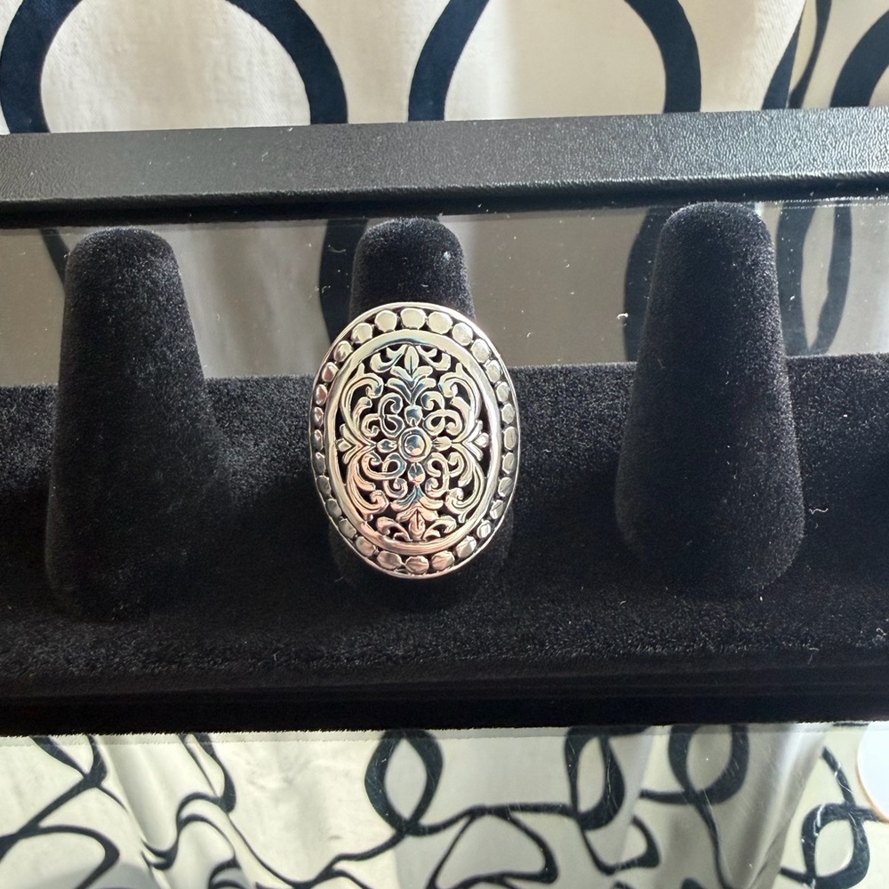 Sterling Silver Pattern Designed Ring Size 8